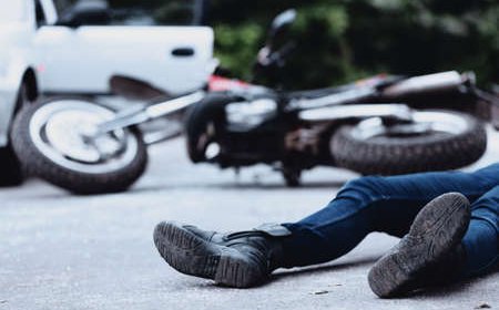 Un fallecido  en un choque frontal entre dos motos en Barrio Democracia