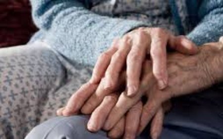 INDIGNANTE -  Dos abuelitos de 70 años fueron golpeados en un intento de robo mientras dormían.