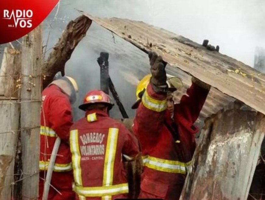 BOMBEROS VOLUNTARIOS - Bomberos caminan kilómetros para llegar a la guardia , esperan que  se cumpla la  Ley de boleto gratis para ellos.