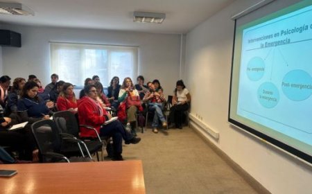 Psicólogos del 911 capacitaron a personal de salud sobre atención integral a personas con conductas autodestructivas