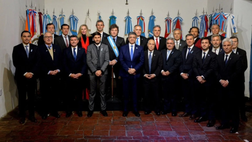 Javier Milei firmó el Pacto de Mayo junto a 18 gobernadores y dos ex presidentes