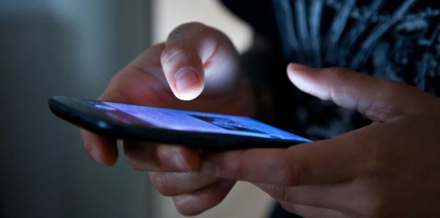 ALERTA - Situación alarmante por una mujer que robaba celulares a niños de un colegio