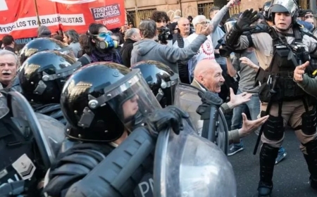 Al menos 27 heridos en la manifestación contra el veto,entre ellos varios abuelos