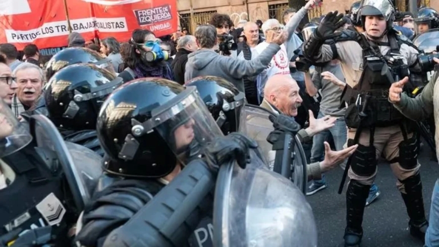Al menos 27 heridos en la manifestación contra el veto,entre ellos varios abuelos