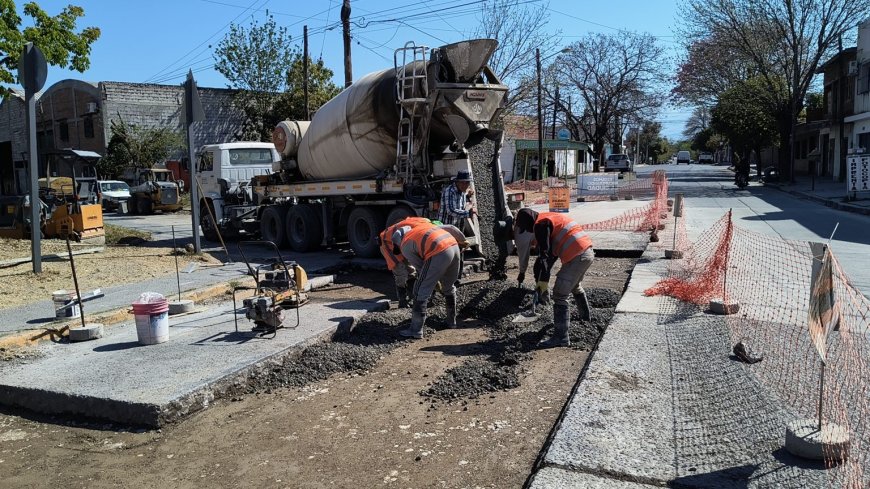 Realizan tareas de arreglo de calzada en Gorriti al 1.200 y en Los Almendros 90