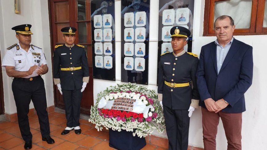 Homenaje a policías caídos en cumplimiento del deber