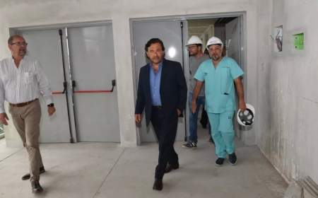 Sáenz supervisó las obras del hospital San Bernardo: “Trabajamos para convertirlo en un ícono de la salud del NOA y NEA”