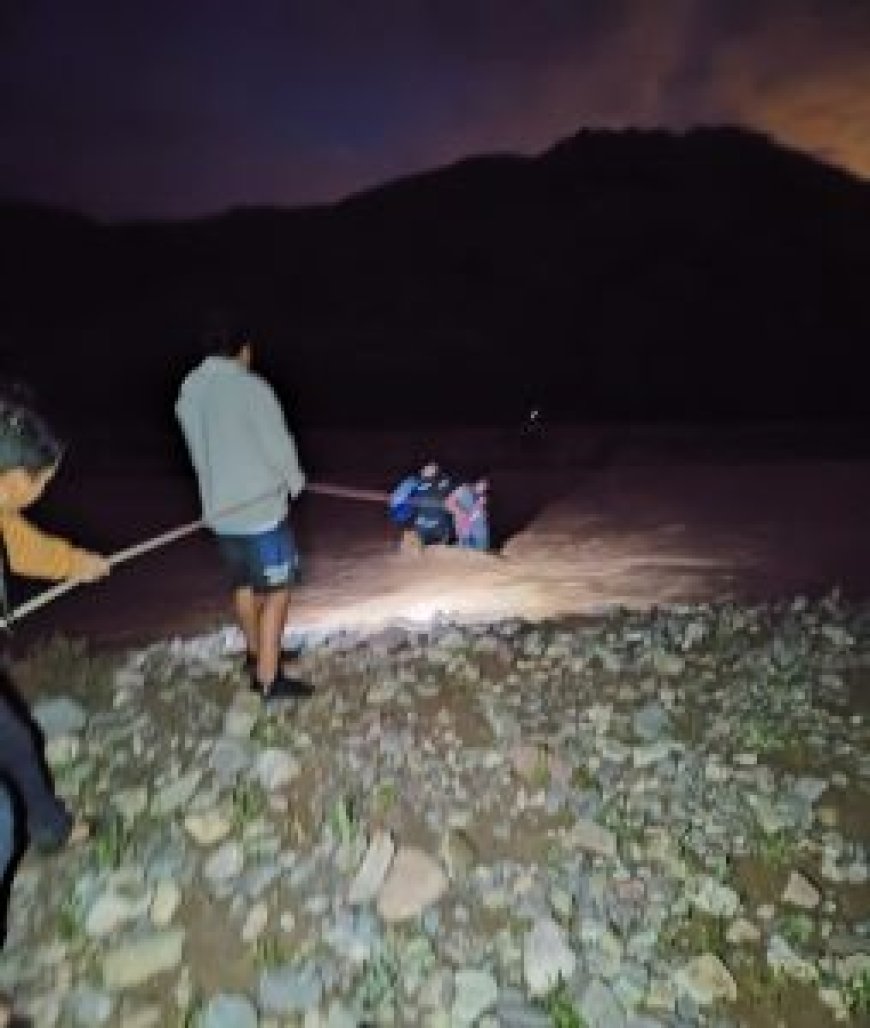 URGENTE - La Policía rescató a una mujer que quedó varada en el río de La Caldera