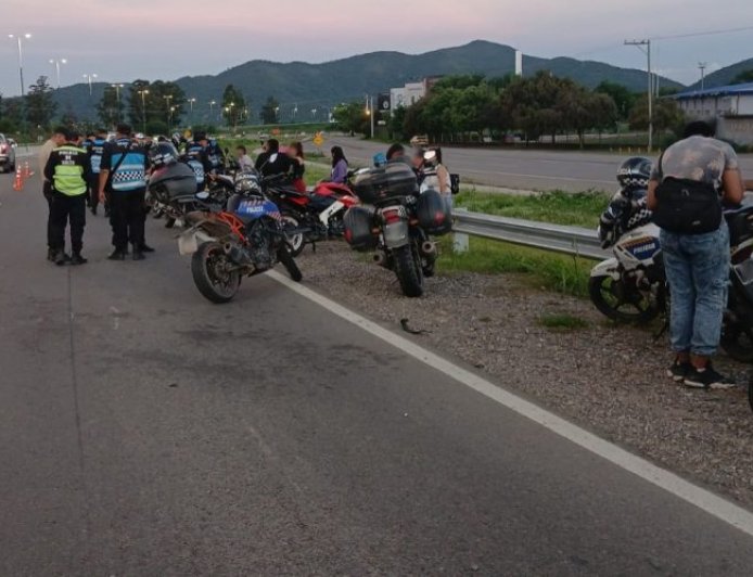 SEGURIDAD VIAL - Trece motociclistas fueron infraccionados por realizar maniobras peligrosas en la vía pública
