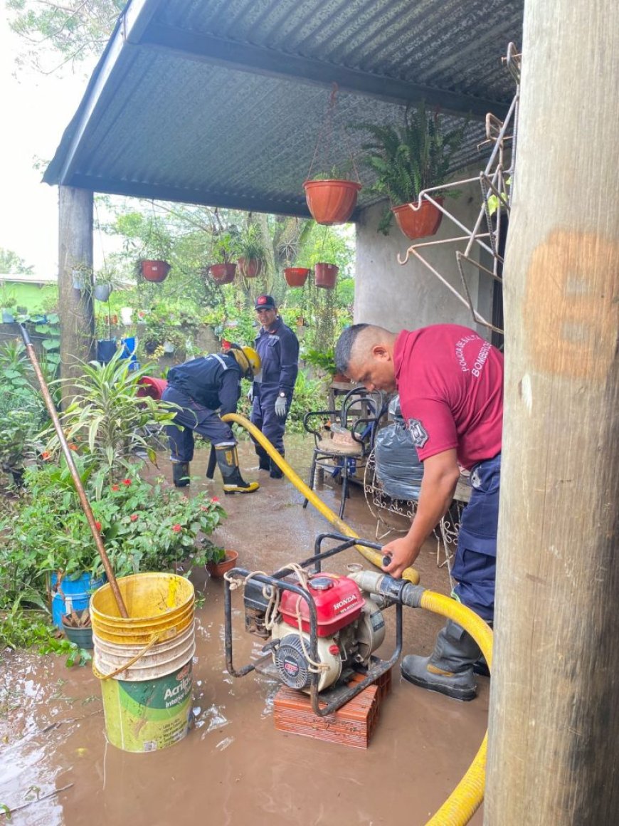 La Policía asistió a vecinos de Metán afectados por la tormenta