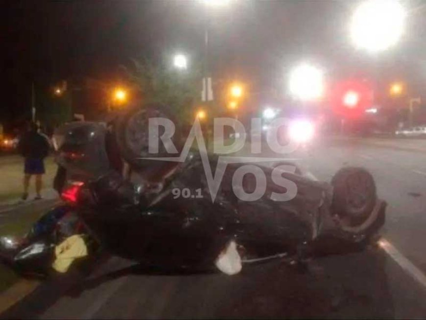 Accidente y vuelco en Zona sur