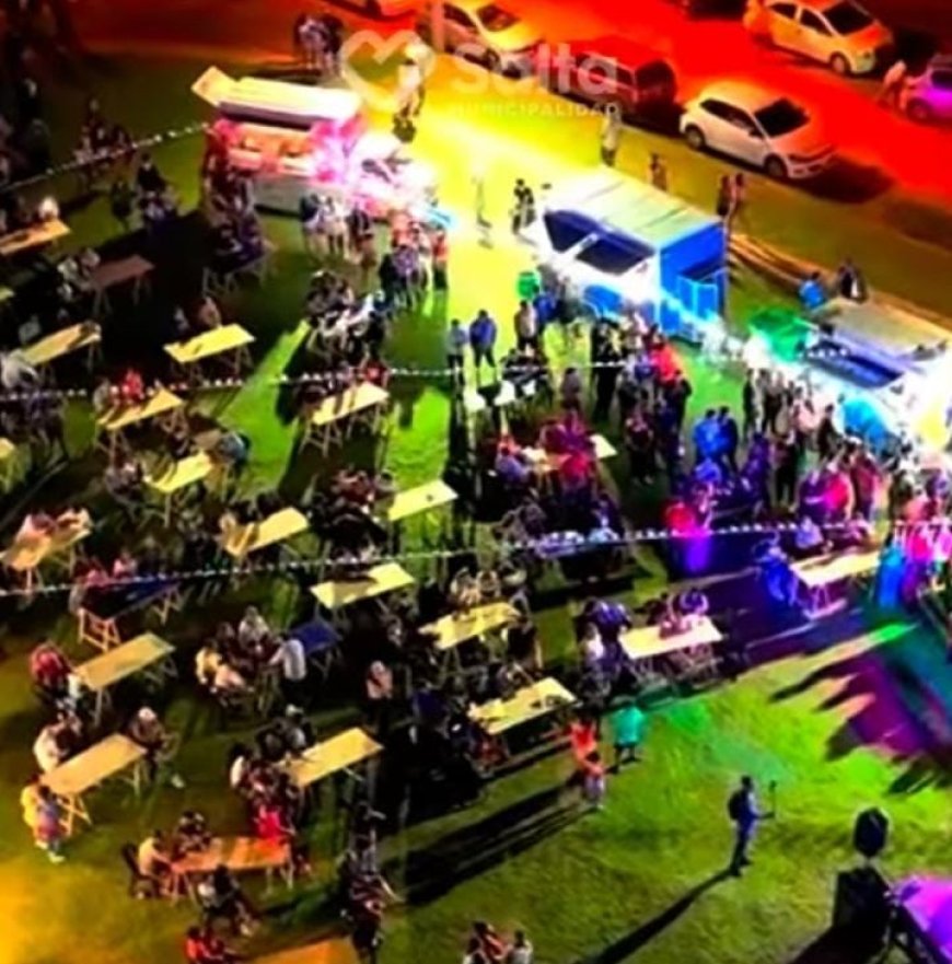 Paseo Gastronómico en el Barrio Solís Pizarro: Una Noche de Música y Sabor