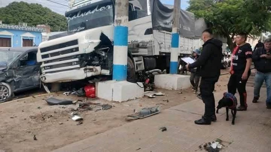 Accidente en Fraile Pintado: Camión Fuera de Control Embistió Vehículos Estacionados