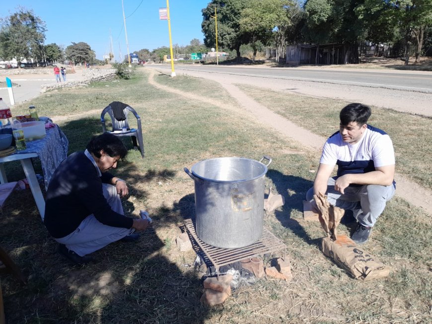 EMBARCACIÓN | OLLA POPULAR EN APOYO A DOCENTES CESANTEADOS