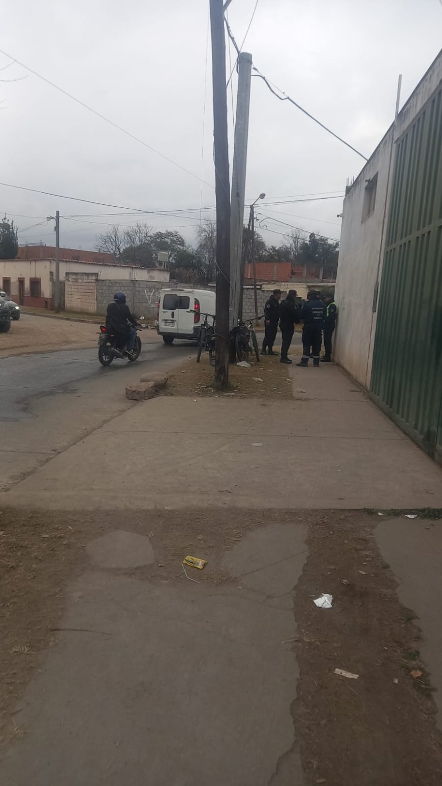 Vecinos de barrio Ceferino se oponen a la instalación de una antena de Claro sin previo aviso
