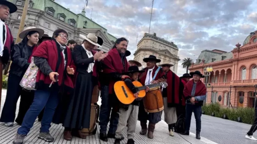Sáenz reclamó las obras para Salta frente a Casa Rosada: “Vengo a cumplir con lo que le prometí a los salteños”