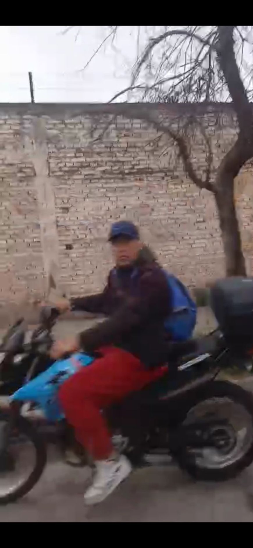 Golpearon,  robaron y le quitaron la moto oficial a una inspectora de tránsito