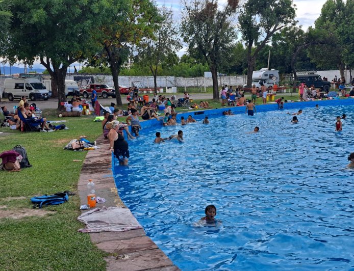 Este sábado se habilitan las piletas municipales  en la Ciudad