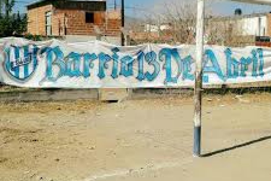 UN HOMBRE PELEA ENTRE LA VIDA Y LA MUERTE: EL BARRIO 13 DE ABRIL BAJO EL TERROR DE UNA BANDA DE AGRESORES