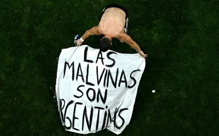 Inglaterra pidió a la FIFA que investigue a la Selección Argentina por la bandera de Malvinas