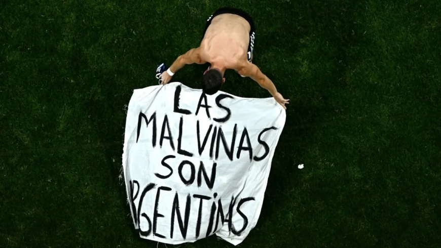 Inglaterra pidió a la FIFA que investigue a la Selección Argentina por la bandera de Malvinas