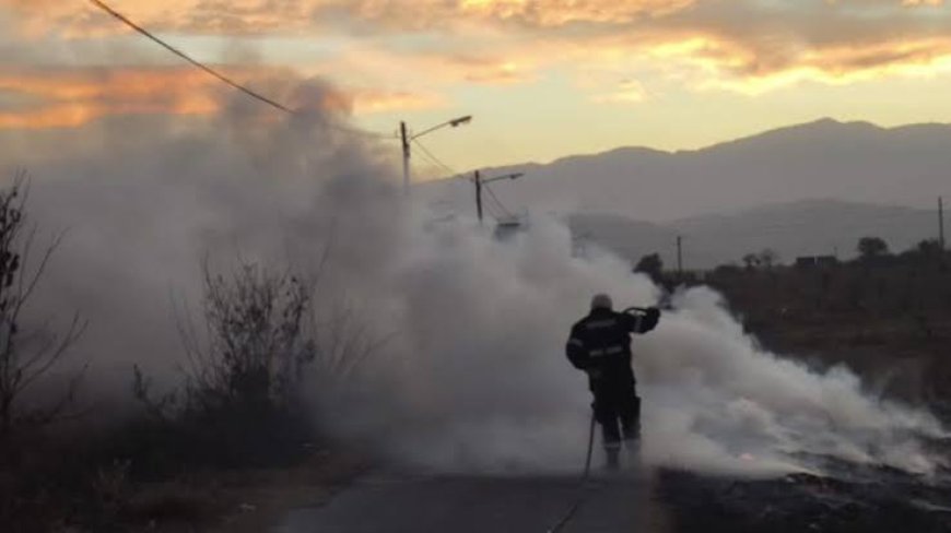 URGENTE: EL VIENTO ZONDA DESATA UN VORAZ INCENDIO PERIMETRAL EN EL AEROPUERTO DE SALTA Y GENERA ALERTA