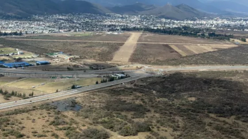 Defensa Civil realizó sobrevuelo de monitoreo en Salta Capital y alrededores tras los incendios