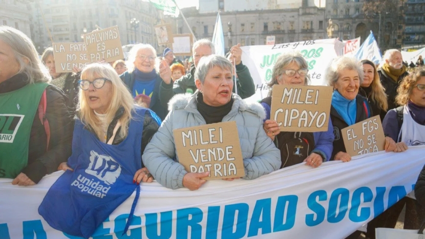 Megaoperativo policial en Congreso por la marcha de jubilados acompañada por la CGT