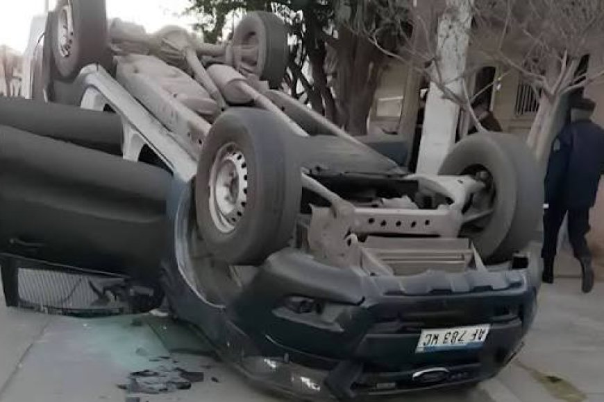 Camioneta de Infantería protagonizó un fuerte siniestro vial en Damián Torino y Lerma