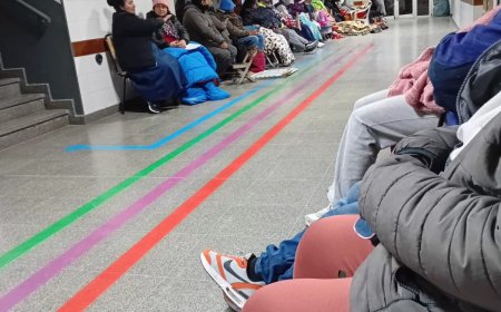 Salteños van a  4 de la mañana para conseguir un turno médico en el hospital Papa Francisco
