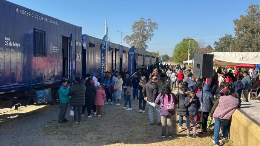 El Tren "25 de Mayo" llegó a Cerrillos con más de 15 servicios sanitarios y sociales