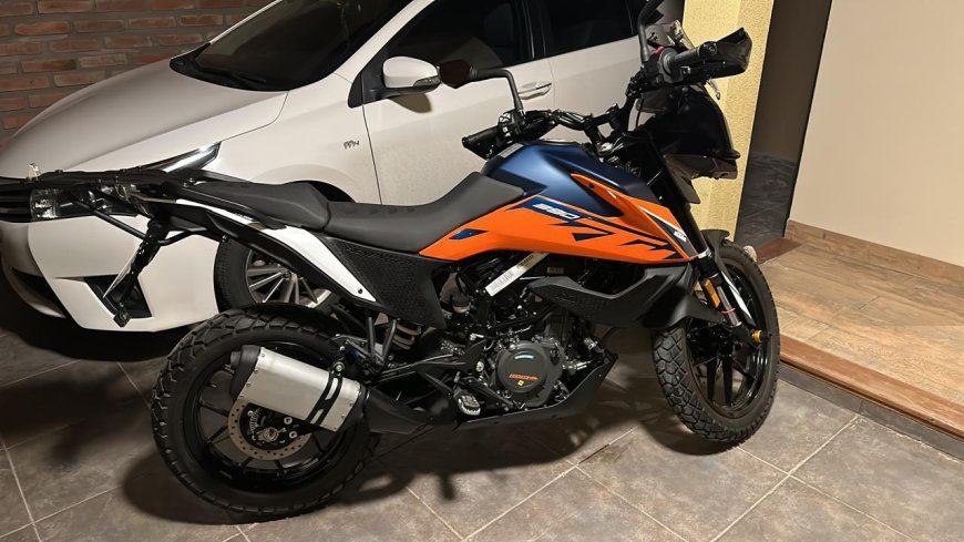 Robaron una moto KTM 390 de una vivienda en barrio Mirazoles: el hecho quedó registrado por cámaras