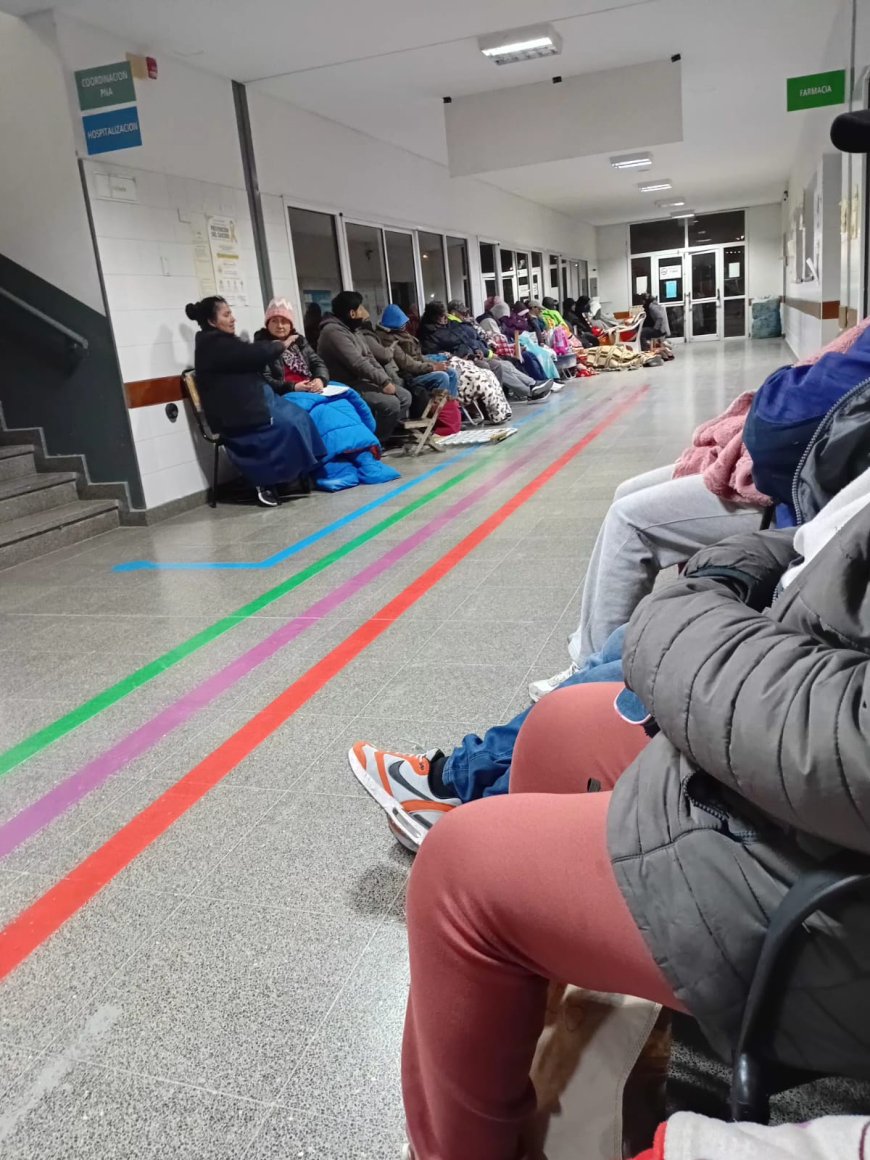 Salteños van a  4 de la mañana para conseguir un turno médico en el hospital Papa Francisco